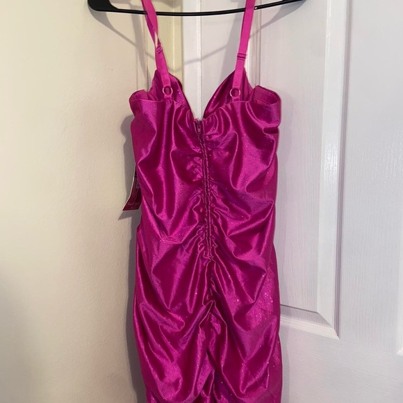 Elegant Fuchsia Dress - Picture 4 of 7